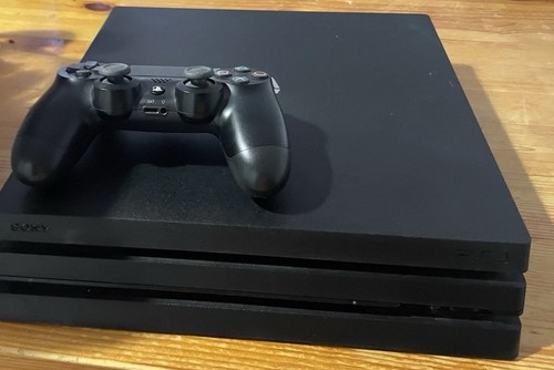 Playstation pro black 1tb - 4,